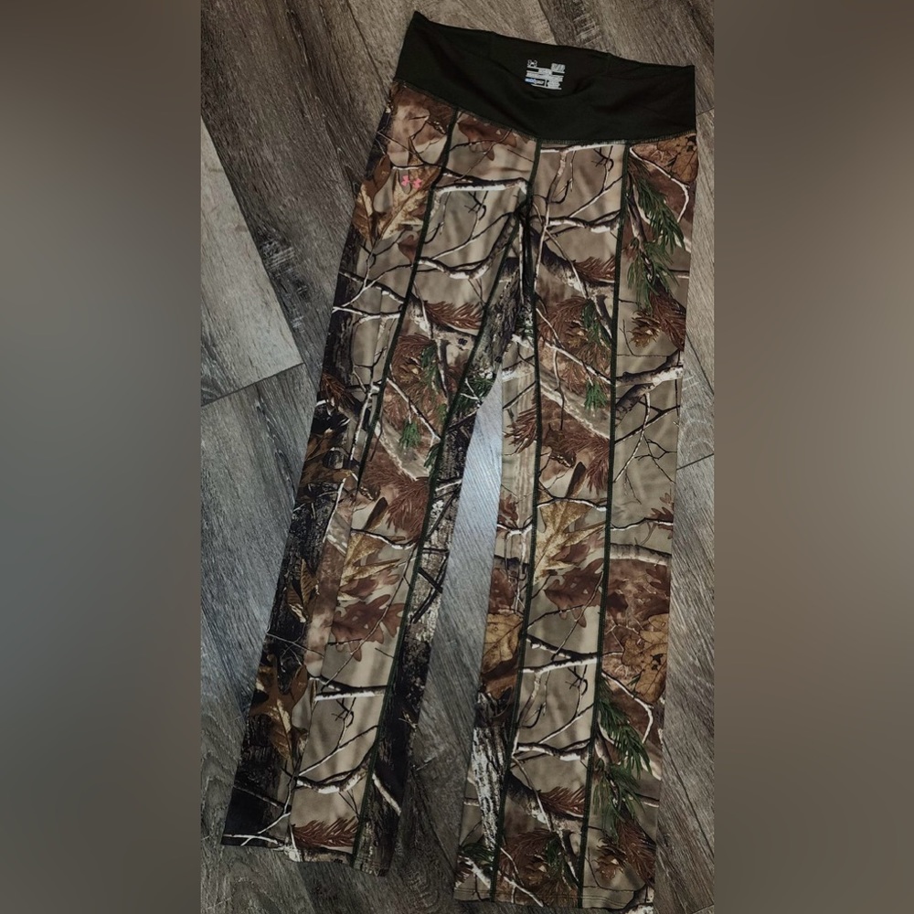 Under Armour Cold Gear semi-fitted Pants. Small